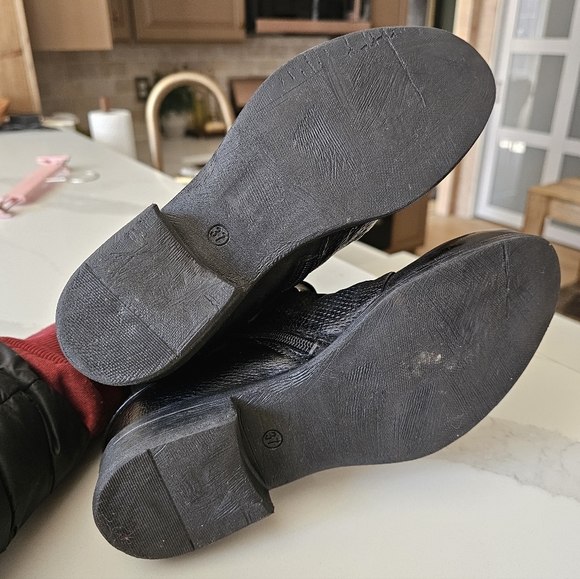 Miz Mooz Suzy Leather Black Ankle Boots - Picture 10 of 10